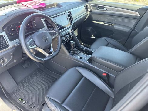 Used 2023 Volkswagen Atlas Cross Sport SE w/ Panoramic Sunroof Package FWD image 23