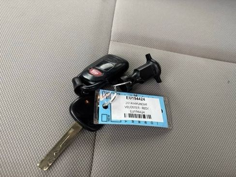 Used 2014 Hyundai Veloster FWD image 32