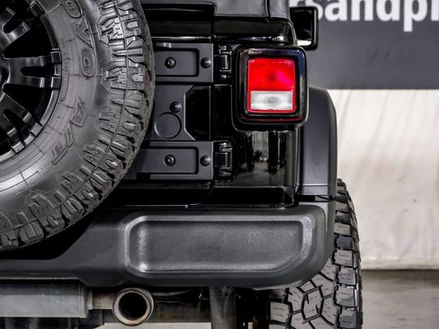 Used 2020 Jeep Wrangler Sport AWD/4WD image 32