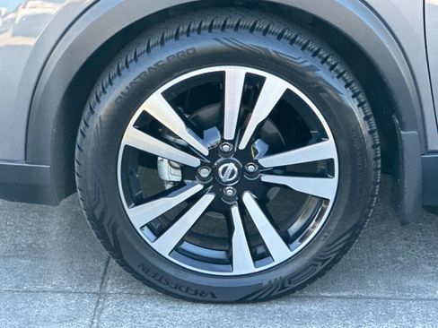 Used 2019 Nissan Kicks SR w/ SR Premium Package FWD image 23
