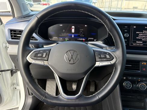 Used 2024 Volkswagen Taos SE FWD image 15
