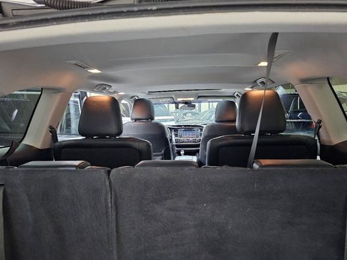 Used 2019 Toyota Highlander XLE FWD image 14