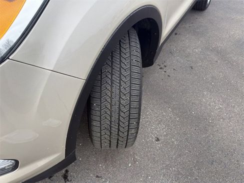 Used 2017 Ford Escape SE w/ Equipment Group 201A image 26