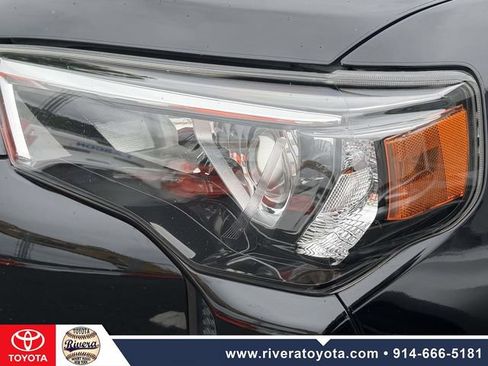 Used 2019 Toyota 4Runner TRD Off-Road Premium AWD/4WD image 9