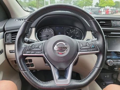 Used 2020 Nissan Rogue Sport SV w/ Technology Package FWD image 11