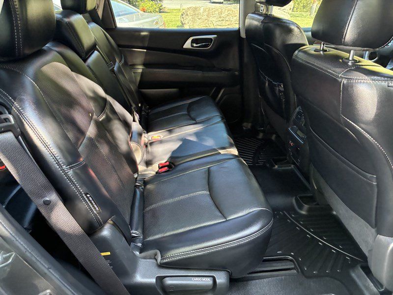 Used 2019 Nissan Pathfinder Platinum AWD/4WD image 22