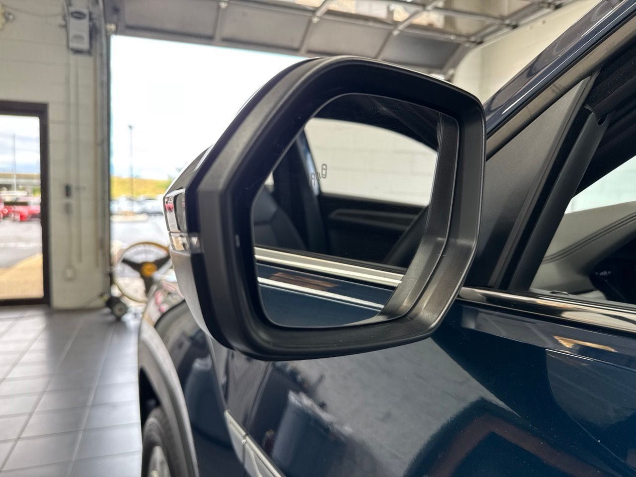 Used 2021 Volkswagen Atlas Cross Sport SE w/ Panoramic Sunroof Package AWD/4WD image 13