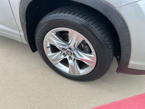 Used 2018 Toyota Highlander Limited FWD image 20