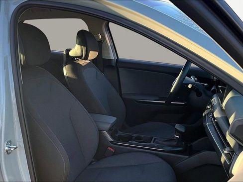 Used 2025 Kia K4 LXS image 7