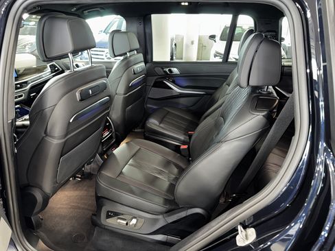 Used 2025 BMW X7 M60i AWD/4WD image 16