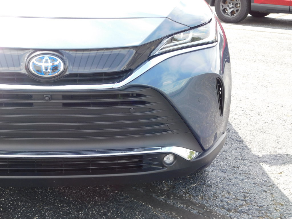 Used 2023 Toyota Venza Limited AWD/4WD image 9