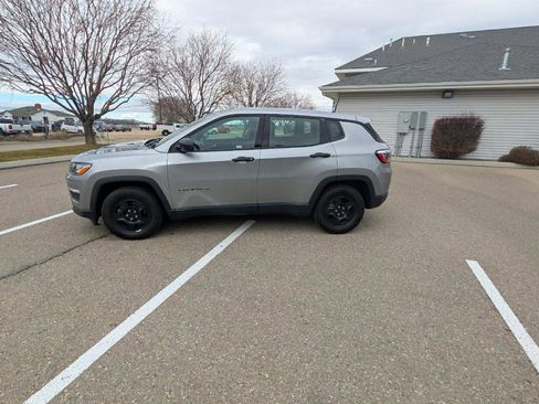 Used 2018 Jeep Compass Sport image 2