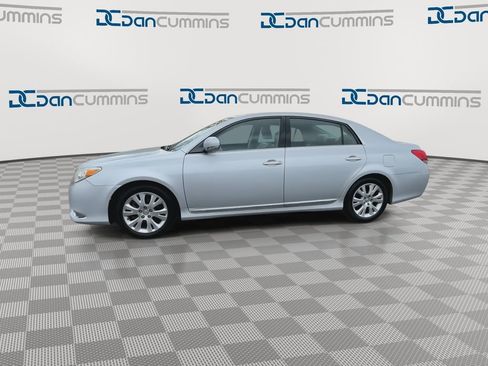 Used 2011 Toyota Avalon Limited image 5