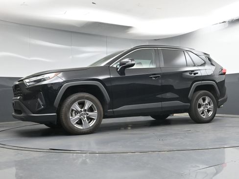 Certified 2025 Toyota RAV4 XLE FWD image 22
