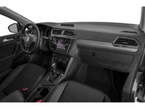 Used 2018 Volkswagen Tiguan S image 16