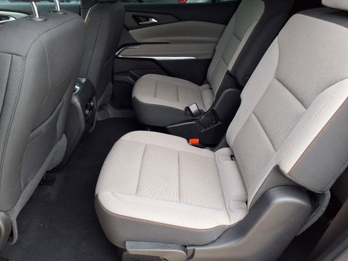 Used 2025 Chevrolet Traverse LT w/ Driver Confidence Package FWD image 10