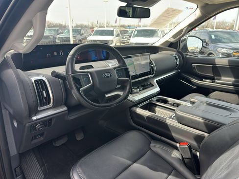 Used 2025 Ford Expedition Max Platinum image 13