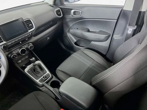 Certified 2025 Hyundai Venue SEL image 22