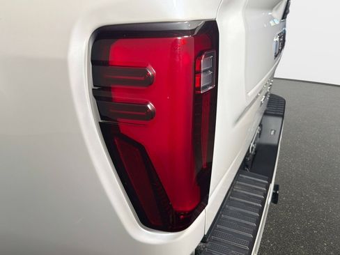 Used 2025 GMC Sierra 2500 Denali w/ Denali Reserve Package image 15