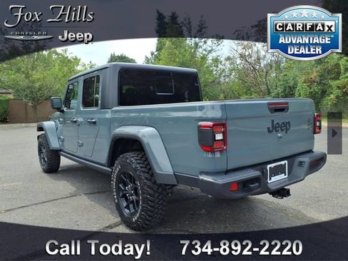 Used 2025 Jeep Gladiator Sport AWD/4WD image 6