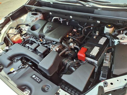 Certified 2022 Toyota RAV4 LE AWD/4WD image 9
