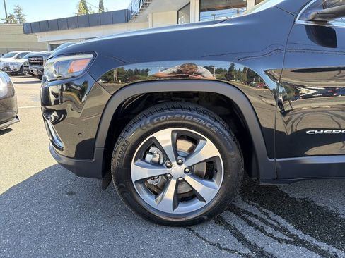 Used 2019 Jeep Cherokee Limited w/ Technology Group AWD/4WD image 13