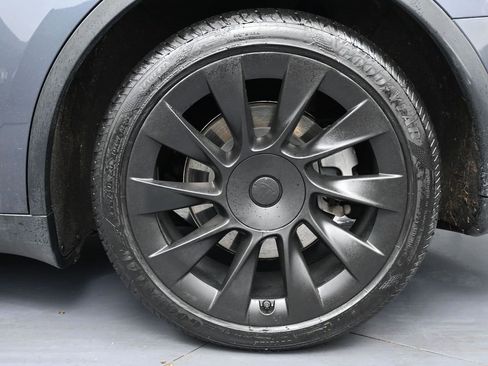 Used 2021 Tesla Model Y Long Range image 9