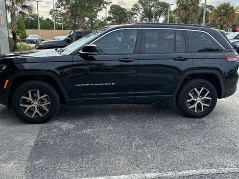Used 2025 Jeep Grand Cherokee Limited w/ Trailer Tow Package RWD image 3