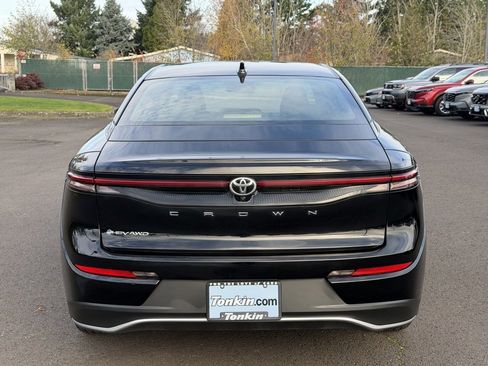 Used 2024 Toyota Crown XLE image 7