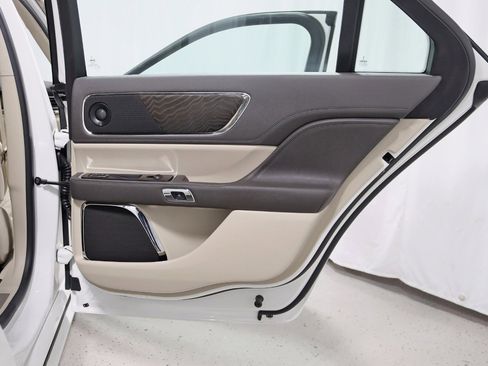 Used 2020 Lincoln Continental Reserve image 37