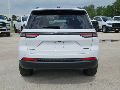 Used 2023 Jeep Grand Cherokee Limited w/ Luxury Tech Group II AWD/4WD image 4