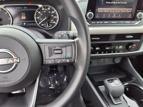 Used 2024 Nissan Rogue SV image 11