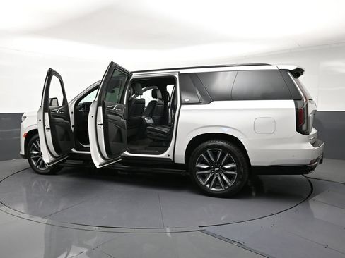 Certified 2022 Cadillac Escalade ESV Sport w/ Touring Package AWD/4WD image 35