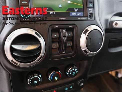 Used 2015 Jeep Wrangler Unlimited Sahara w/ Connectivity Group AWD/4WD image 20