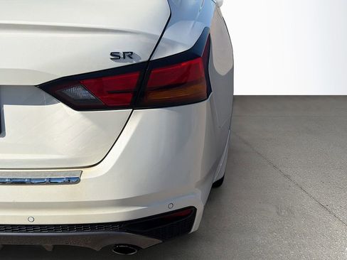 Used 2022 Nissan Altima 2.5 SR FWD image 11