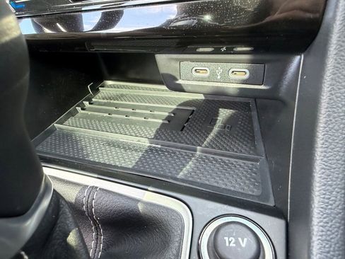 Certified 2025 Volkswagen Jetta SE w/ Sunroof Package image 25