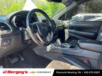 Used 2019 Jeep Grand Cherokee Altitude video 3
