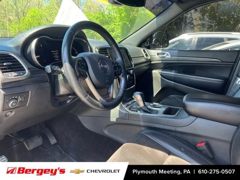Used 2019 Jeep Grand Cherokee Altitude image 3