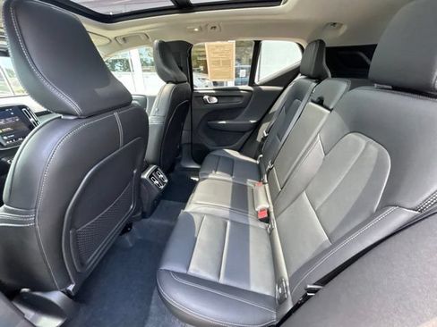 Used 2025 Volvo XC40 B5 Core AWD/4WD image 17