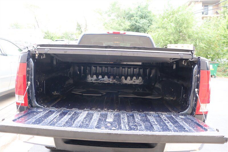 Used 2007 GMC Sierra 2500 W/T w/ Work Truck Preferred Package AWD/4WD image 29