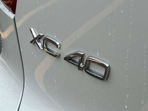 Used 2023 Volvo XC40 Recharge Ultimate image 12