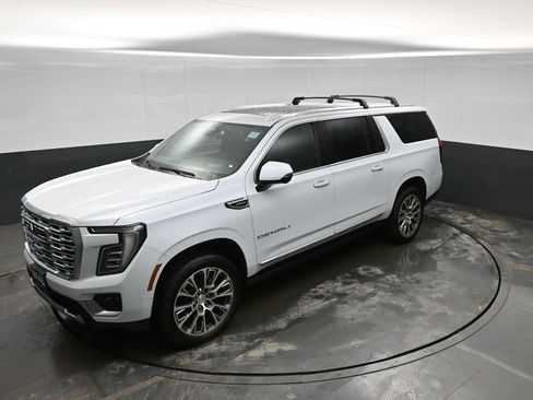 New 2026 GMC Yukon XL Denali w/ Denali Reserve Package image 24