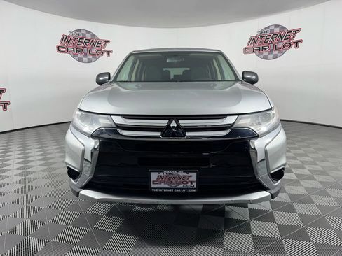 Used 2018 Mitsubishi Outlander ES image 2