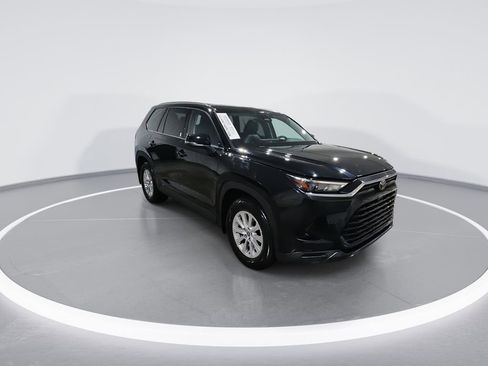 Used 2024 Toyota Grand Highlander XLE image 2