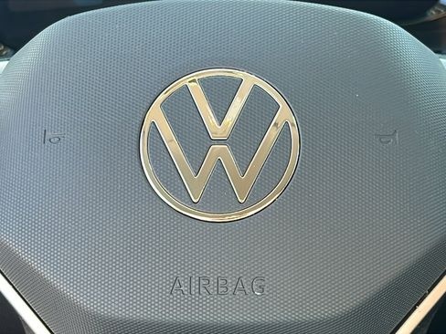 Used 2024 Volkswagen Atlas SE image 17