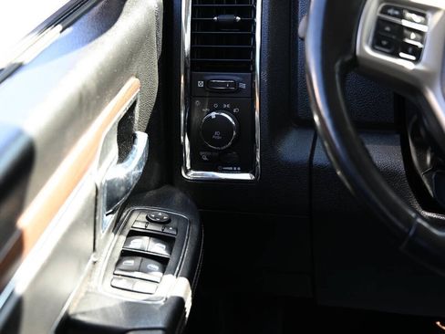 Used 2018 RAM 1500 Laramie w/ Convenience Group AWD/4WD image 19