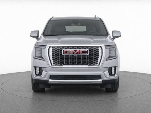 Used 2024 GMC Yukon Denali w/ Advanced Technology Package AWD/4WD image 5