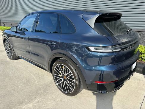 Certified 2025 Porsche Cayenne GTS image 3