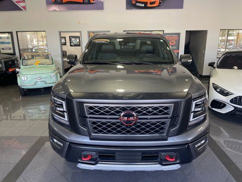 Used 2023 Nissan Titan PRO-4X w/ Pro-4x Convenience Package image 9