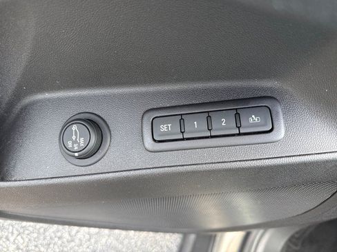Used 2018 Chevrolet Equinox Premier FWD image 15